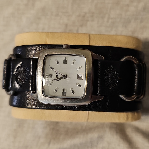 Fossil Leather Watch - Picture 2 of 3